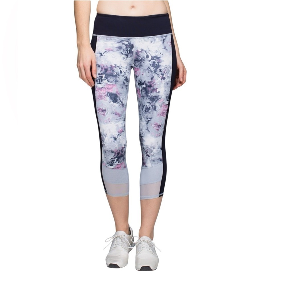 Lululemon If You're Lucky Crop Sz 4 Full-On Luxtreme White/Deep Navy